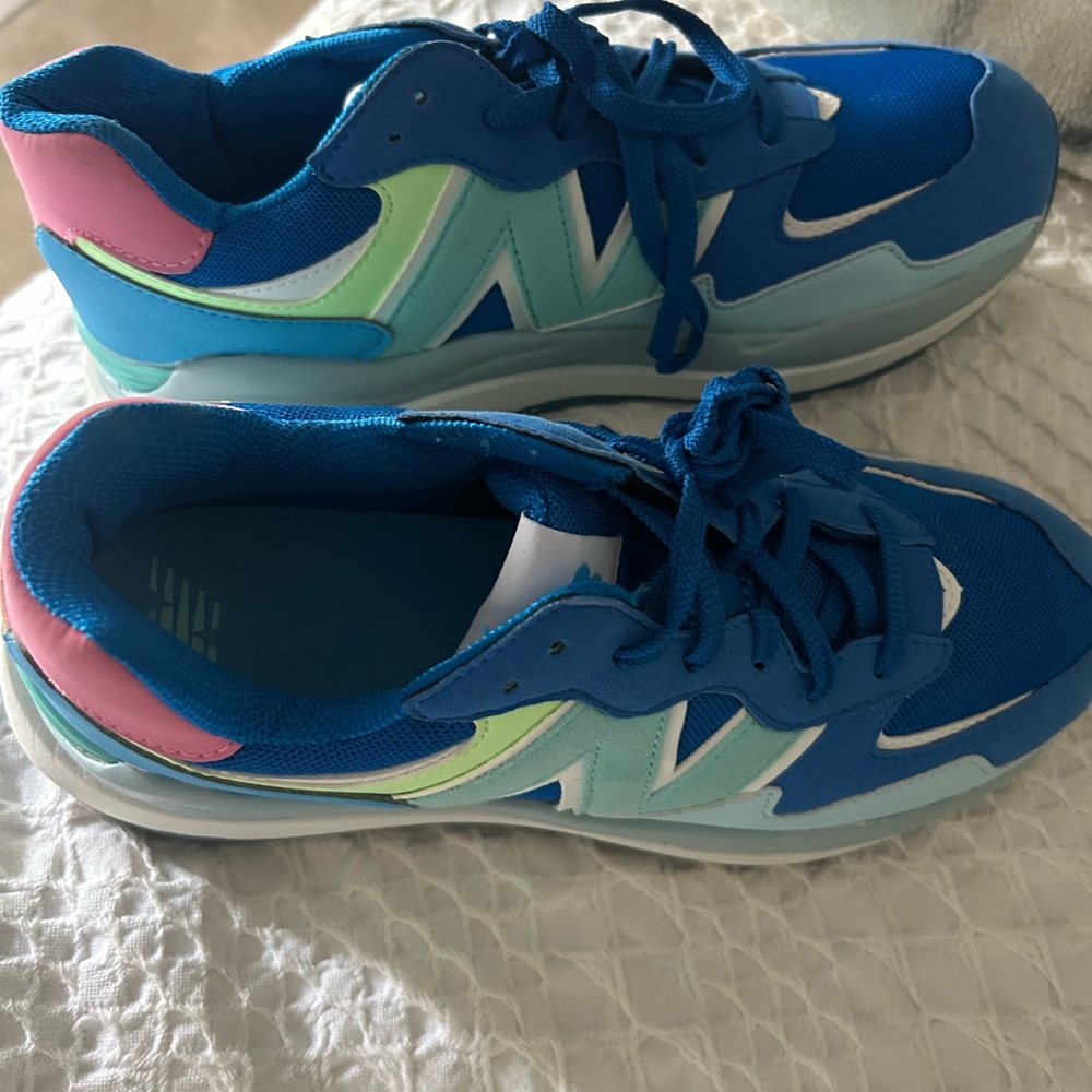 NBW New Balance - Blue and Pink Sneakers Size 7